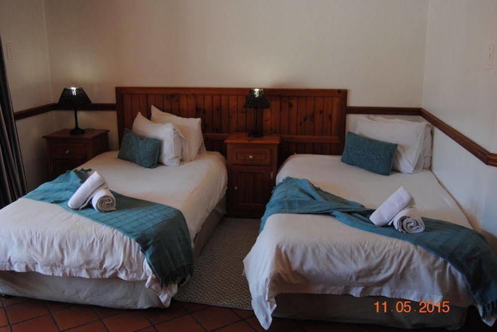Oakwood Lodge Bloemfontein Exterior foto A bedroom at the Protea Hotel, Port Elizabeth